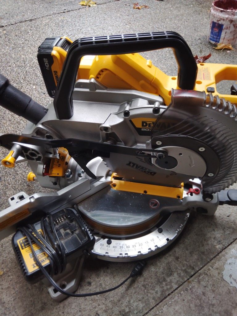 DeWalt 20vXR 10" Miter Saw Kit 