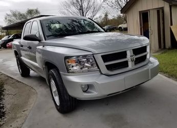 2010 Dodge Dakota (📲8️⃣3️⃣2️⃣-3️⃣7️⃣4️⃣-6️⃣7️⃣7️⃣6️⃣📲