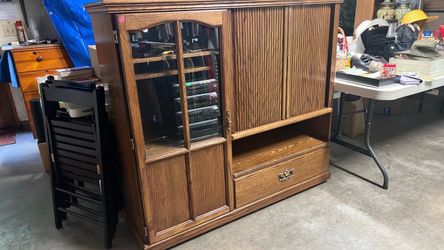 Entertainment cabinet