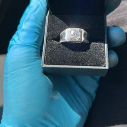 Stealing silver ring 9 1/2