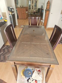 Kitchen dinning with top glass