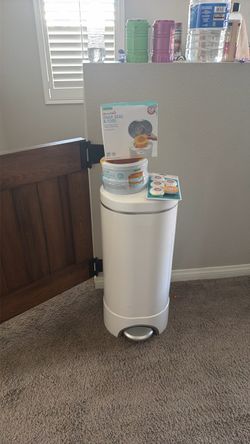 Munchkin diaper pail