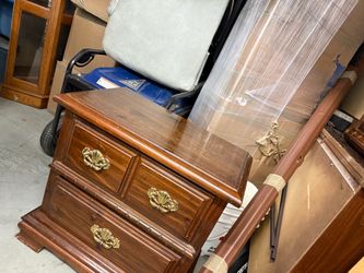 2 Nightstands