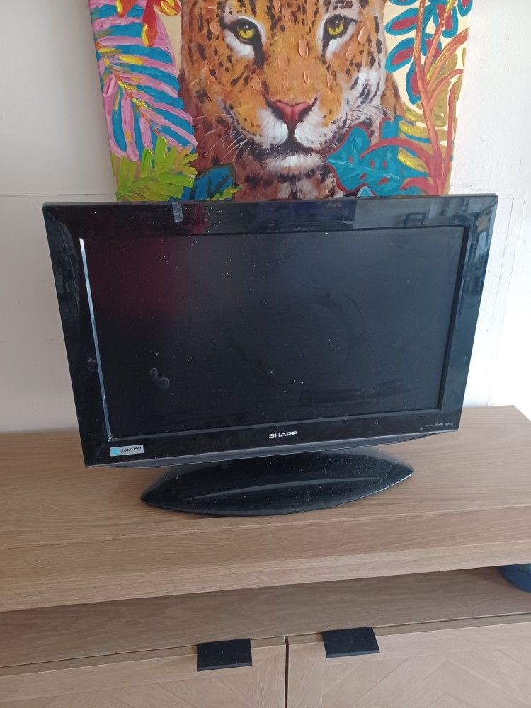 Tvs 20" Hitachi And 27 "Sharp 