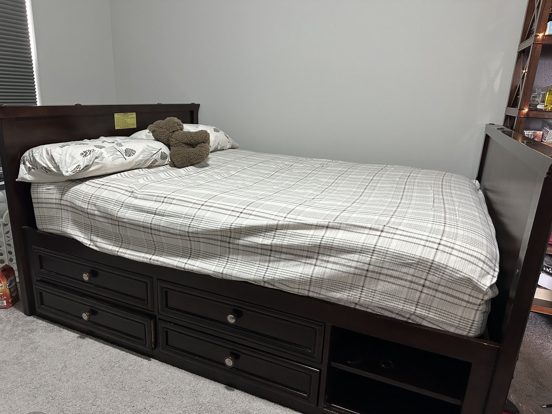 Solid Wood Bunk Bed.