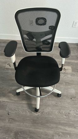 Black Mesh Office Chair with Armrests