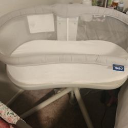 Halo Innovations Bassinest  Swivel Sleeper 3.0