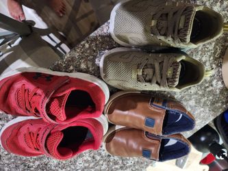 Toddler shoes 3 pairs 8k/9k