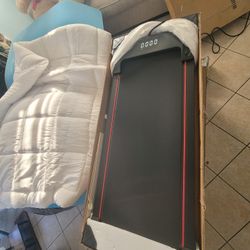 WALKING PAD TREADMILL W. REMOTE & INCLINE! NEW IN BOX!
CAMINADORA C. REMOTO E INCLINACION! NUEVA!