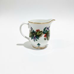 L 2233 Princess House Winter Garden Porcelain Creamer Mistletoe 