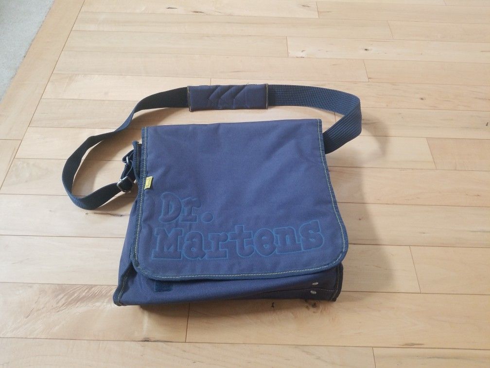 Dr Martens Messenger Bag