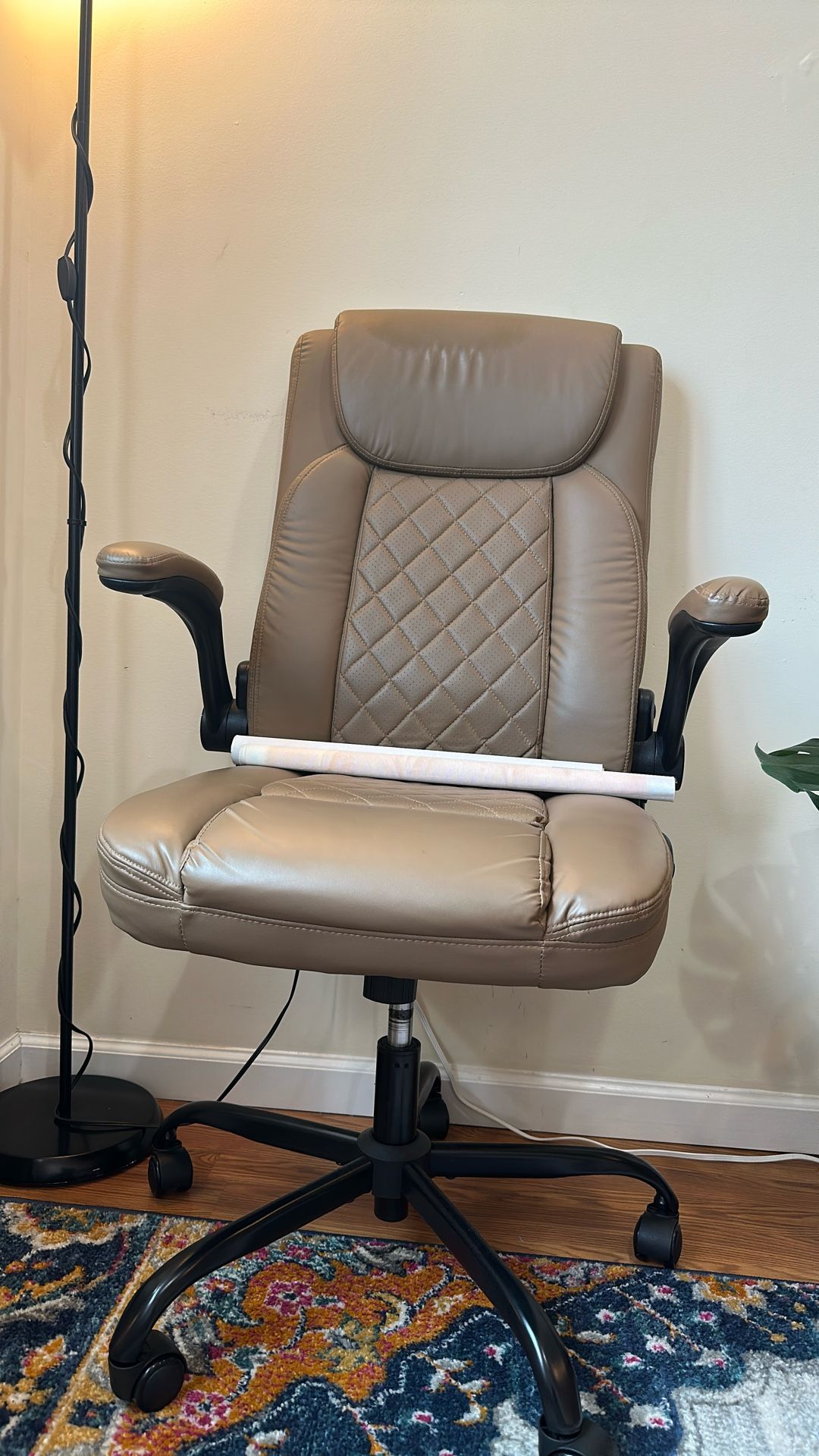 🪑Fairly New Desk Chair/BROWN/ Executive Desk Chair, Ergonomic High Back Computer Chair, Brown PU Leather, Flip Up armrest, Adjustable Height