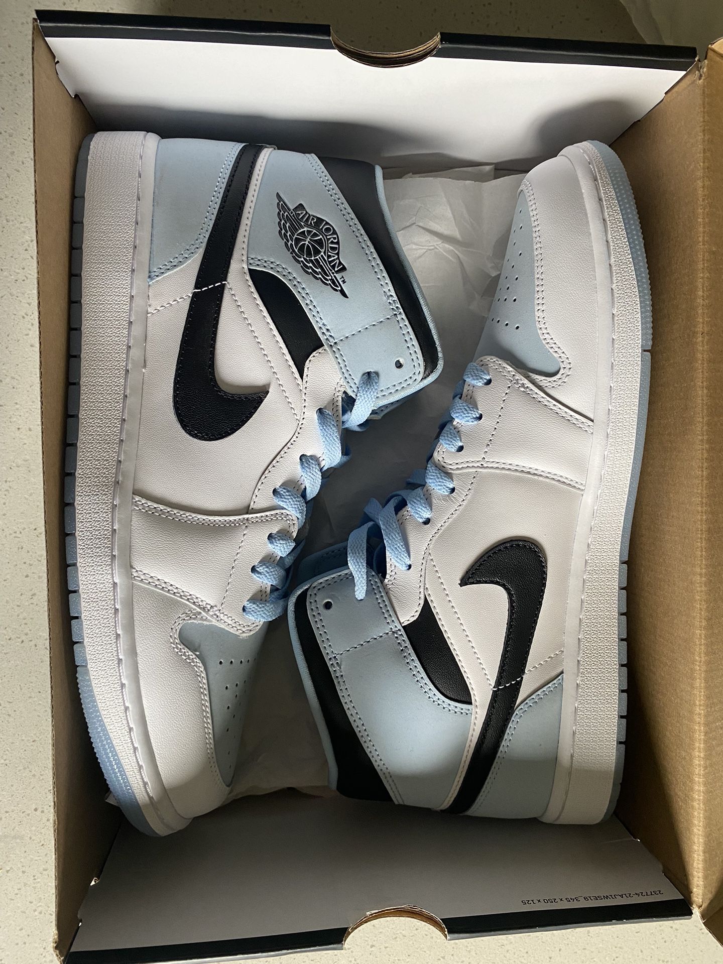 Air Jordan 1 Mid SE (12.5)