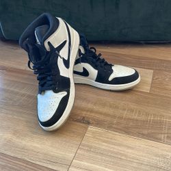 Jordan 1 mids “Diamond”