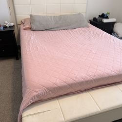 Queen size bed frame creme color NEW bench