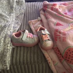 Twinkle Toes , Size 5