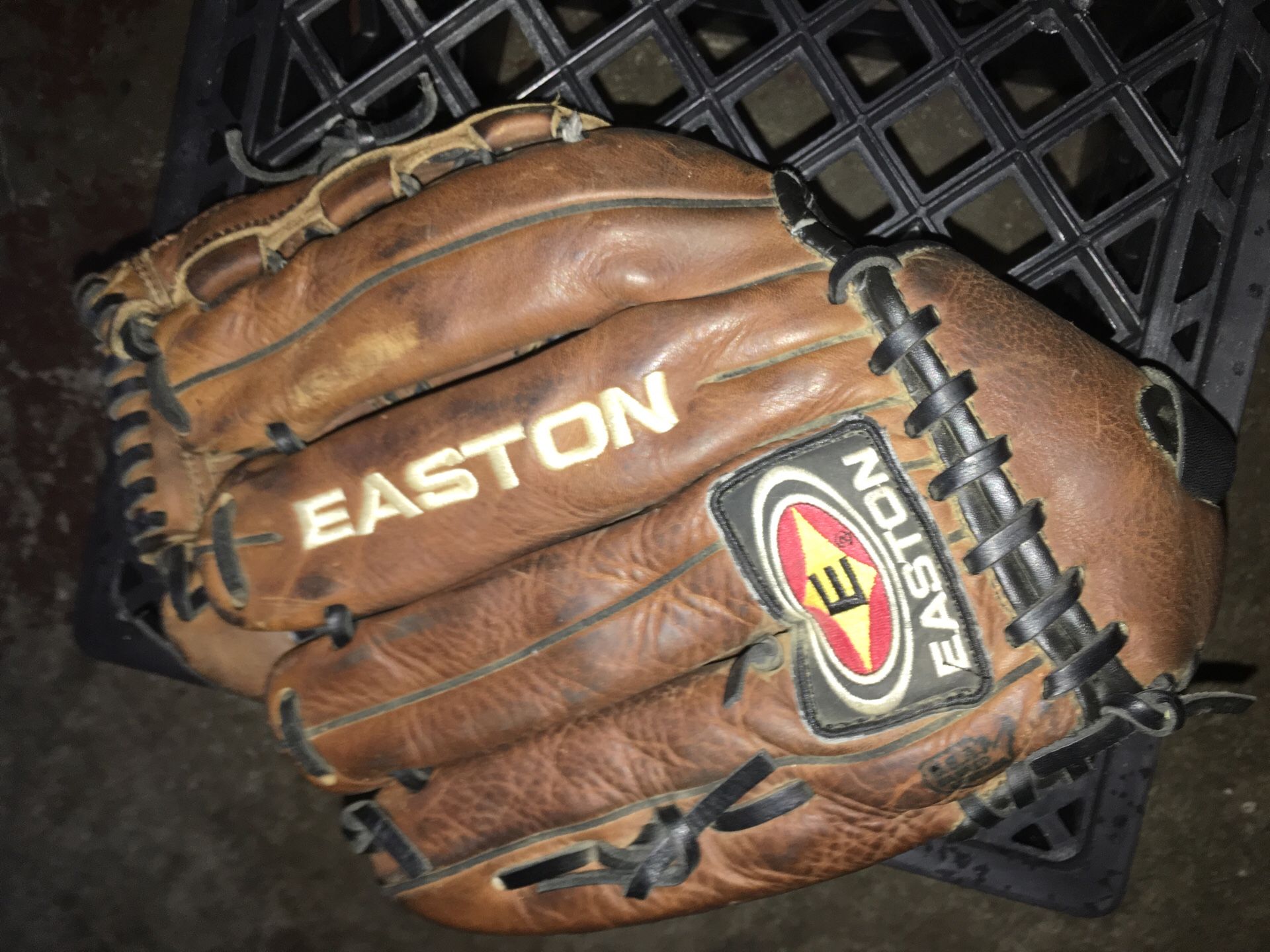 LH Baseball Easton Glove