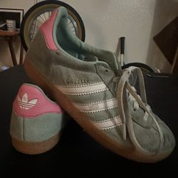 Girls Shoes Size 1.5-2