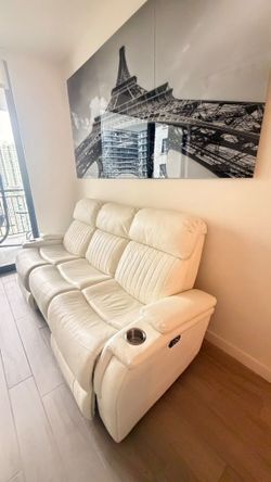 Like NEW White leather power reclining sofa with cup holders