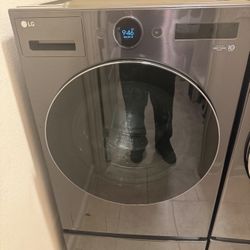 LG Smart Washer 5.0 cu. ft. & Smart Dryer 7.4 cu. ft. 1 month old, 3 year LG Transfer...