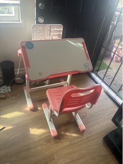 Kids desk