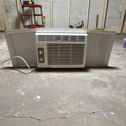 Ocean Breeze 5,000 BTU Window AC – Like New 