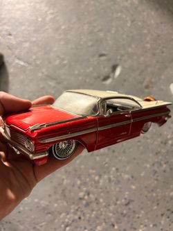 Die cast Chevy impala low rider 1989