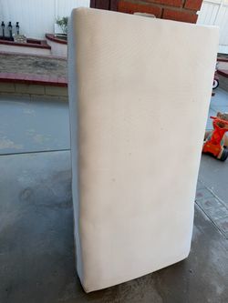 Colchón para cuna. Size: 28x52 inch