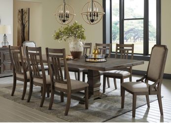 8 Seat Dining Table Set w/leaf (Make an Offer)