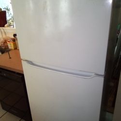 Frigidaire Refrigerator 