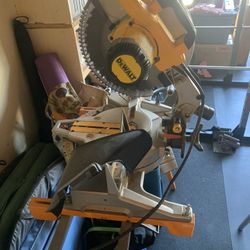 Dewalt DWS715 12” Single-Bevel Compound Miter Saw with Stand