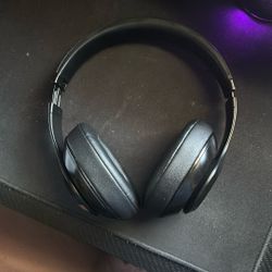 Beats Studios 3s  (BIG DISCOUNT NEED GONE)
