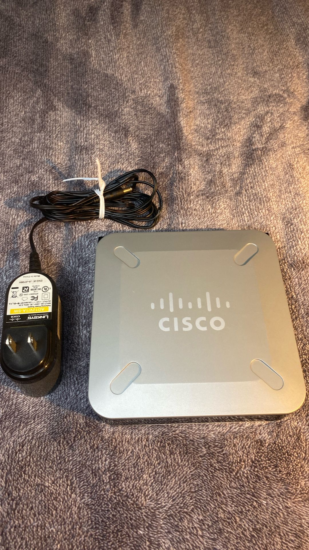 Cisco 8 Ports Gigabit Unmanageable Switch SG-100D-08