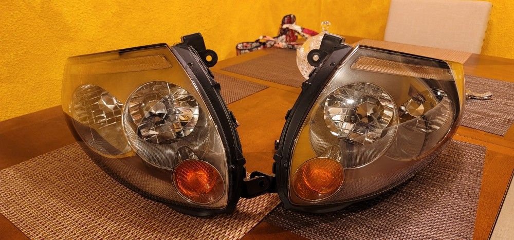 2006 G35 OEM Headlight Housing