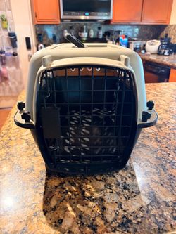 Like new Small pet carrier