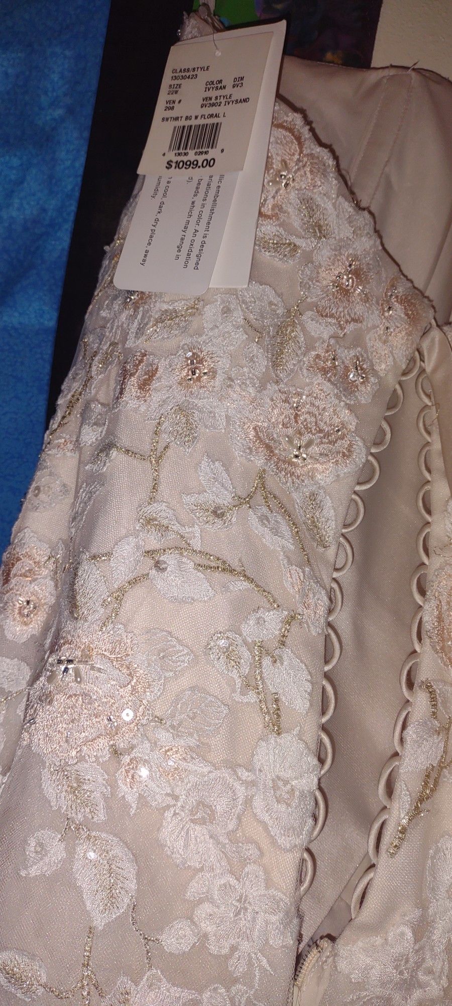 Davids Bridal Wedding Gown Never Worn