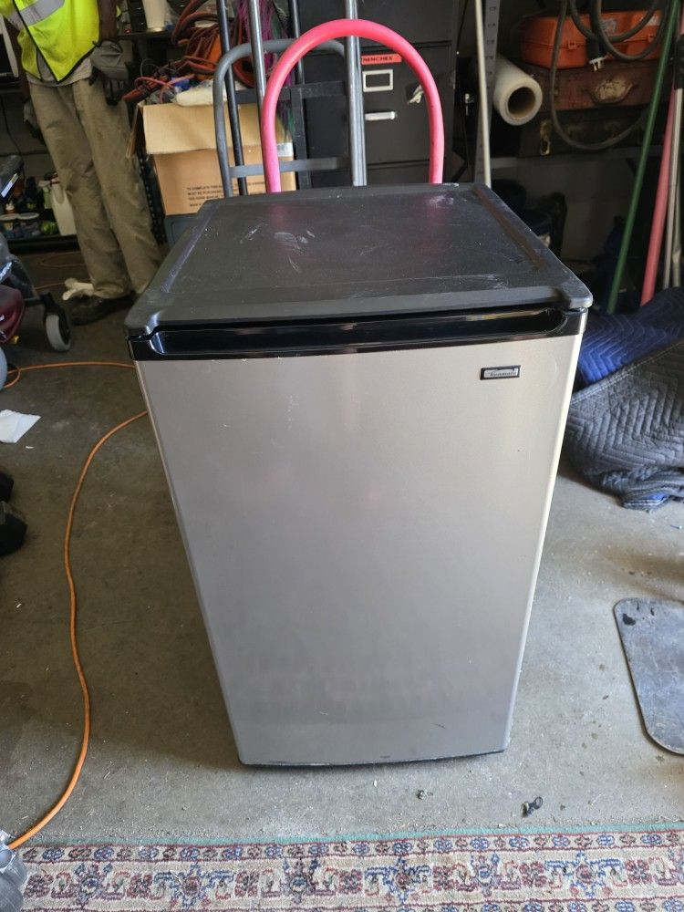 Kenmore 4.5 Cu Ft Mini Fridge 