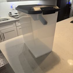 IRIS USA Dog Food Storage Container and 2 cup scoop