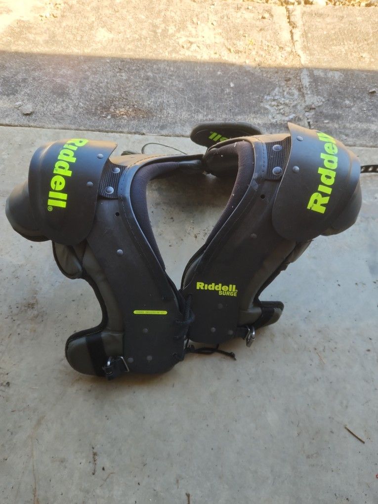 Riddell Surge Youth Xxxl Shoulder Pads