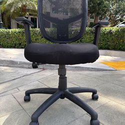 Nice office computer chair for $49 and delivery is available