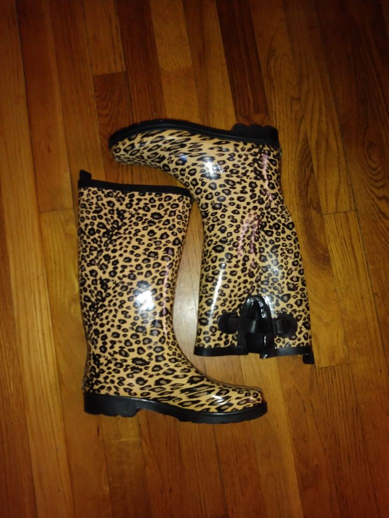 Ladies rain boots