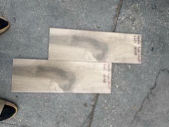Wood look porcelain tile