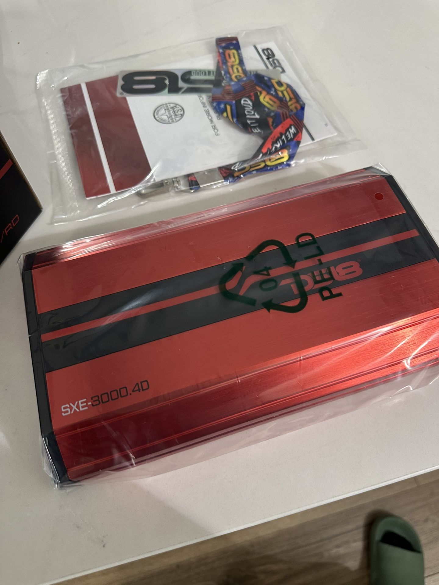 DS-18 Candy Red 3000 Watt Amplifier
