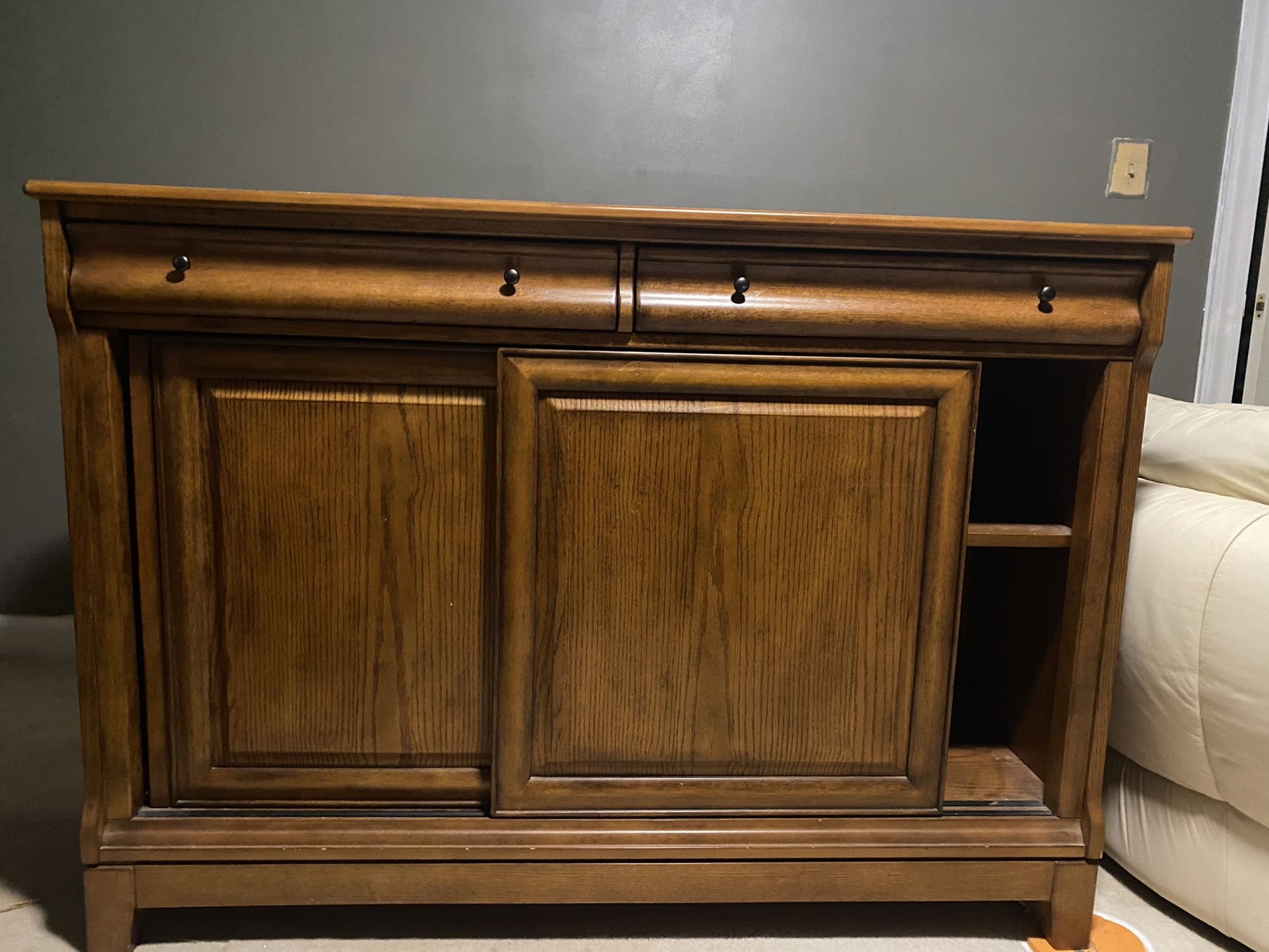 China Cabinet With Hutch