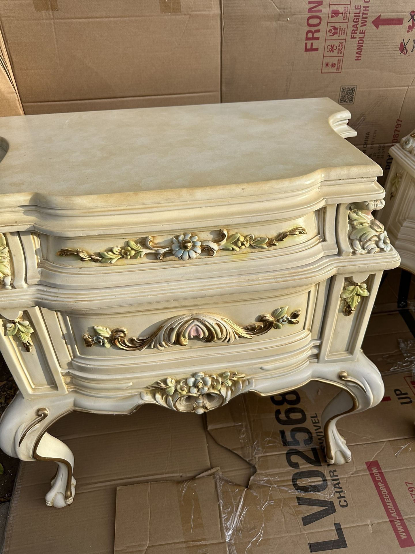 2 NIGHT STANDS & DRESSER 
