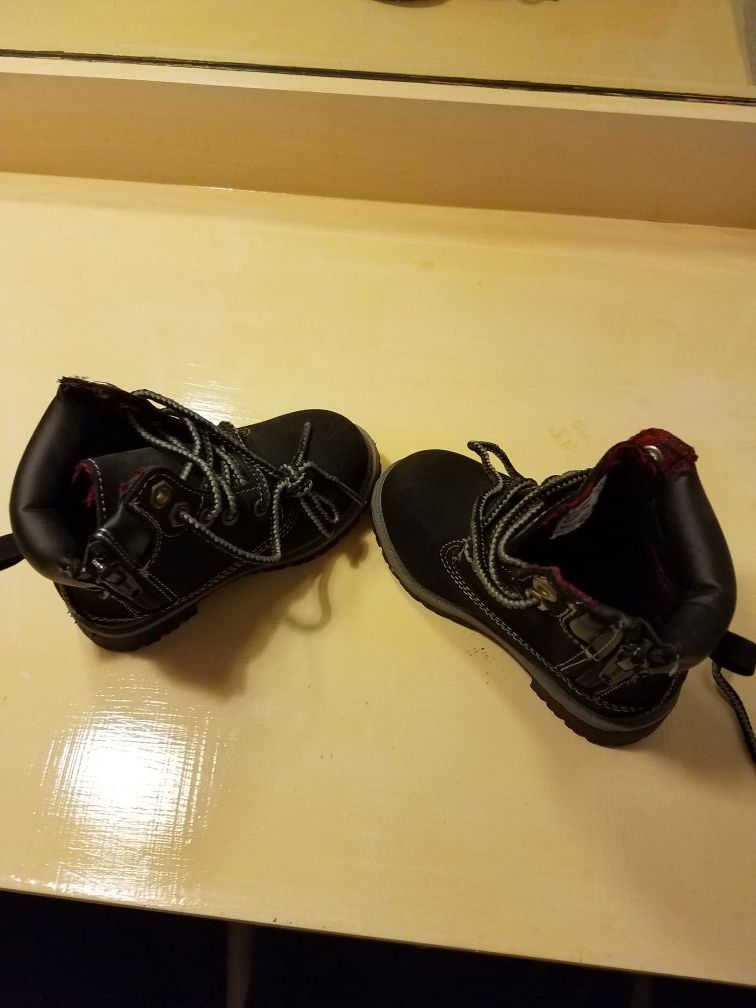 Boys boots. Size 7 toddler