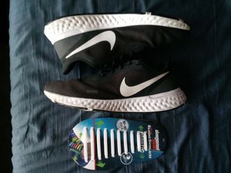 Nike Revolution 5 men's size 10 plus laces