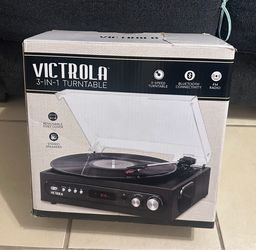 Victrola VTA-65 3-in-1 Turntable -like NEW 👉🏼 scratch mark on the plastic dust cover