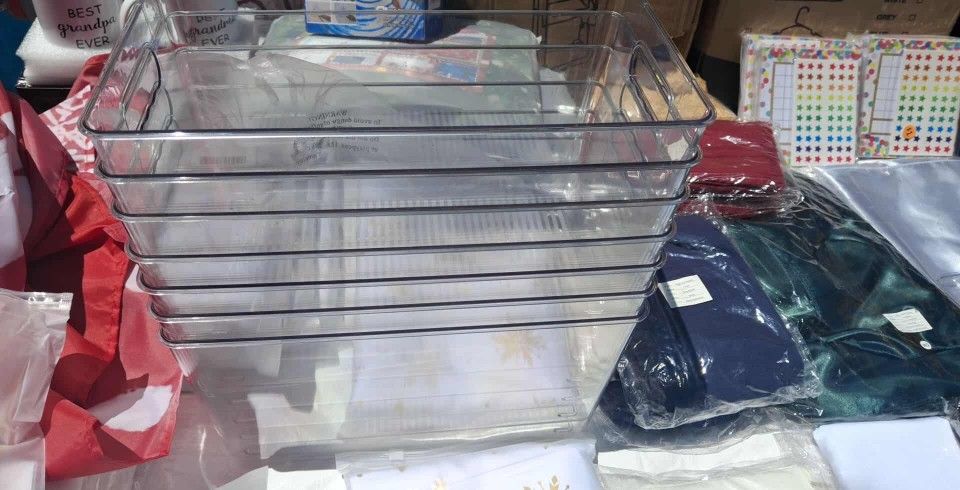 Plastic storage containers