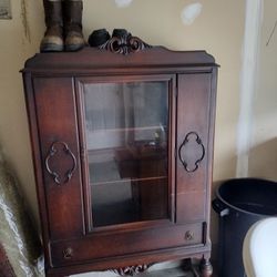 100+ Yr Old Curio Cabinet P